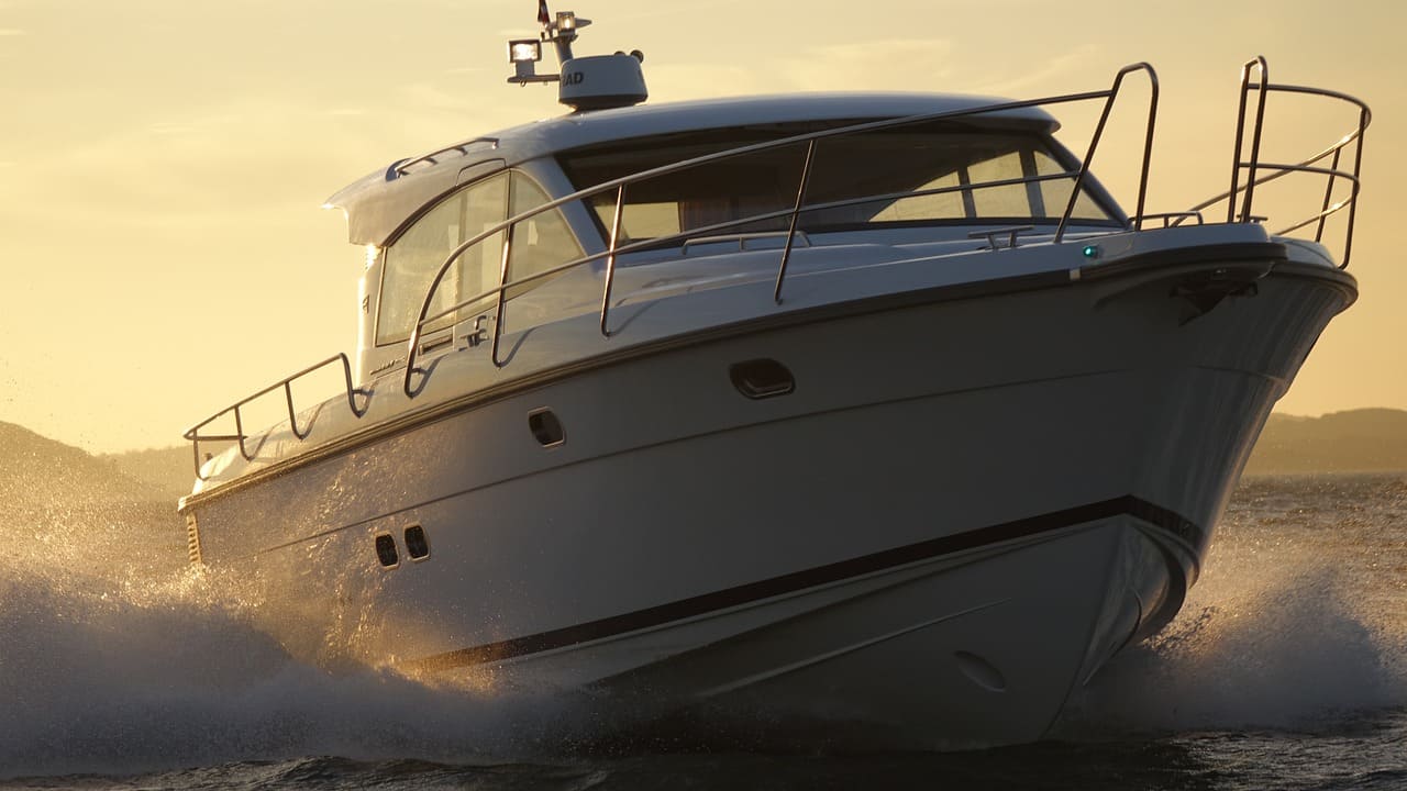 Yacht Tulum on trip during sunset